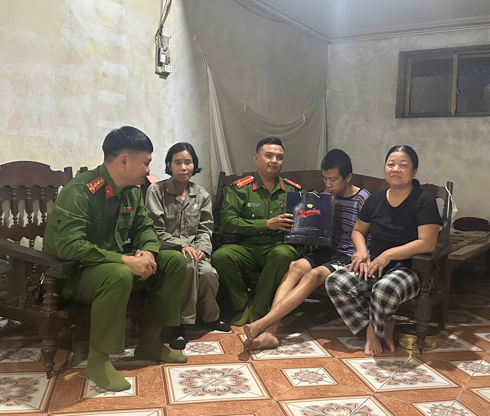 Công an phường Thuỷ Nguyên kịp thời hỗ trợ tìm người thân